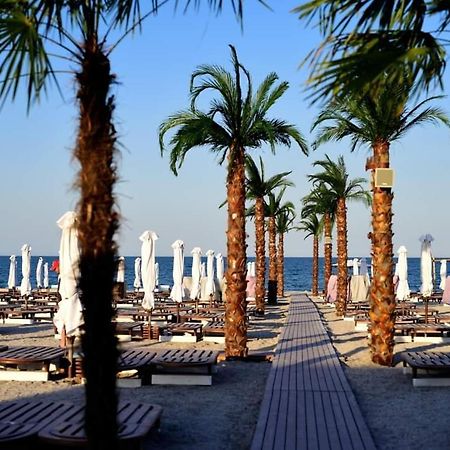 White Tower - Private Studio 106 Mamaia Esterno foto