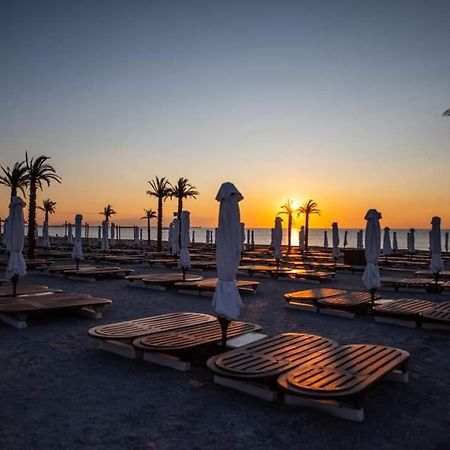 White Tower - Private Studio 106 Mamaia Esterno foto