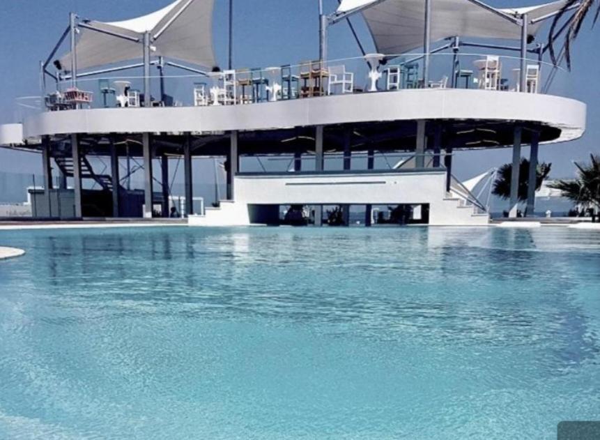 White Tower - Private Studio 106 Mamaia Esterno foto