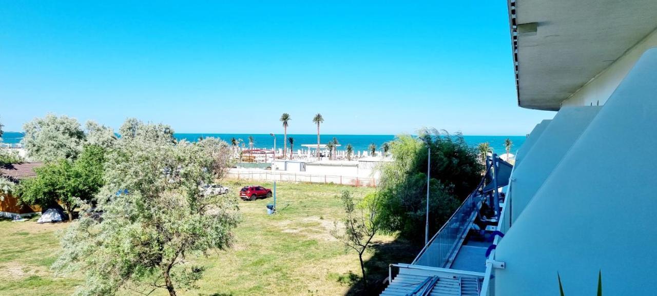 White Tower - Private Studio 106 Mamaia Esterno foto
