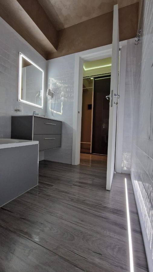 White Tower - Private Studio 106 Mamaia Esterno foto